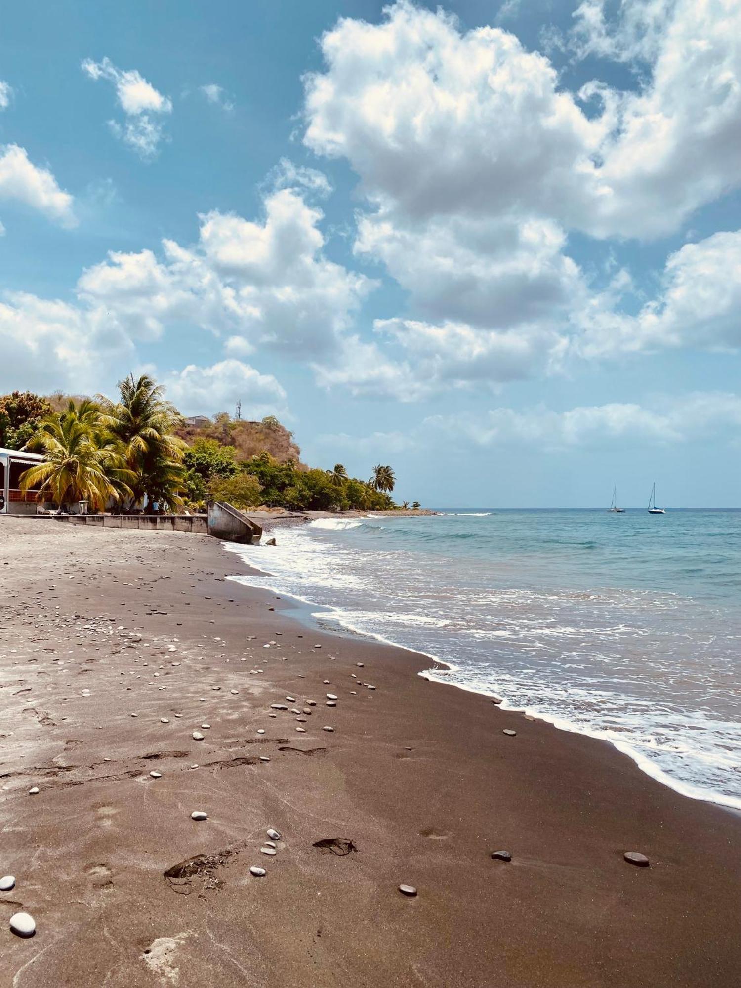 Kay Alice - Luxury Beachfront Villa Le Carbet Exterior photo